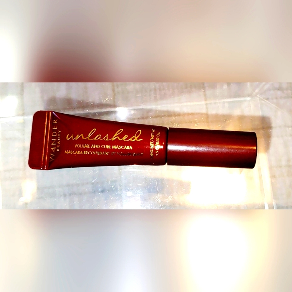 Wander Beauty Unlashed Volume and Curl Mascara In Tarmac